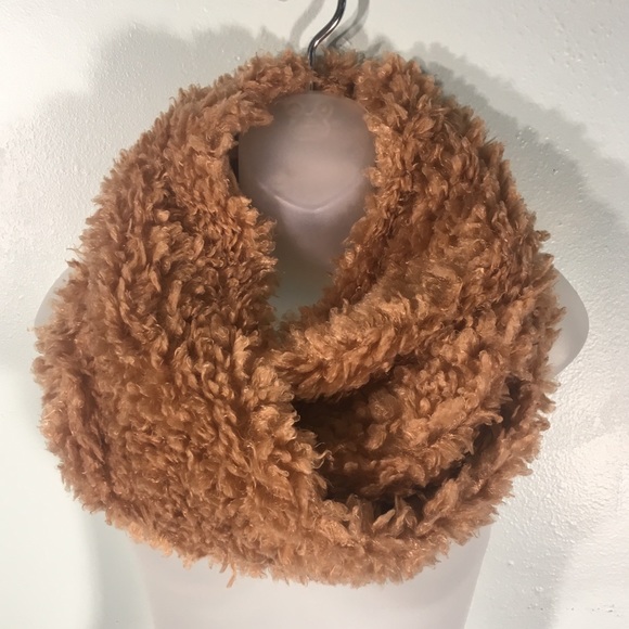 New Tan Faux Fur Infinity Wrap Charlotte Russe - Picture 8 of 8